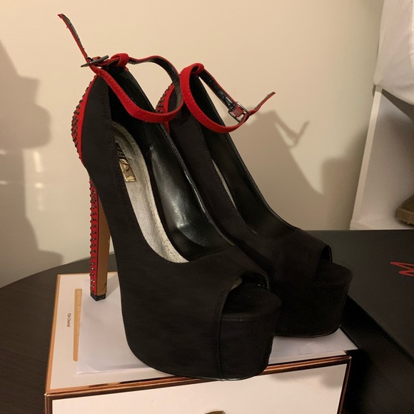 Beautiful Wild pair stilettos 👠 pump size 6 - Picture 4 of 16